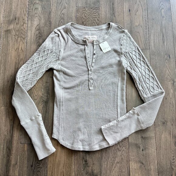 We The Free Twisted Cable Cuff Henley Shirt Size M Spiderweb Gray Thermal NWT - Picture 1 of 6